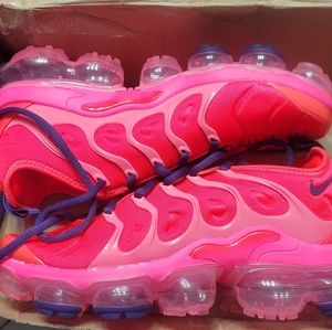 Nike Air Vapormax Plus Crimson & Pink Womens Size: 7.5